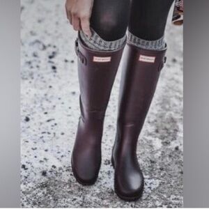 Hunter Women's Original Tall Rain Boots in a purple  ~ Size 6